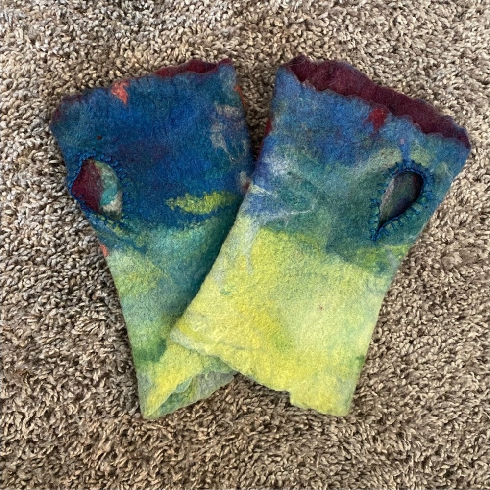 NWOT felted Wool Hand Warmers - Picture 2 of 4